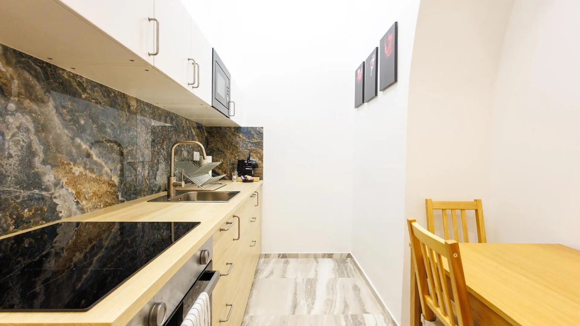 Top Apart Close To City Center فيينا شقة